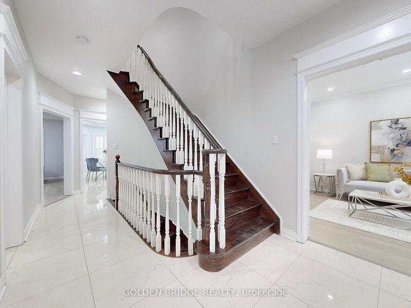 150 Larratt Lane, Richmond Hill, L4C 0E7 | Image 3