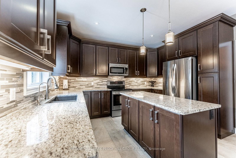 3213 Beach Ave, Innisfil, L9S 2K6 | Image 3