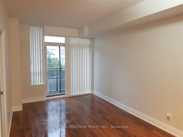 303 - 75 North Park Road
