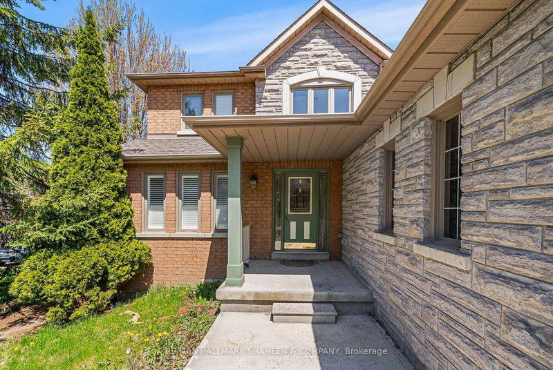Main - 355 Carruthers Ave, Newmarket, L3X 2B7 | Image 3