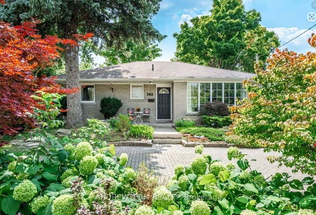 382 Lynett Crescent
