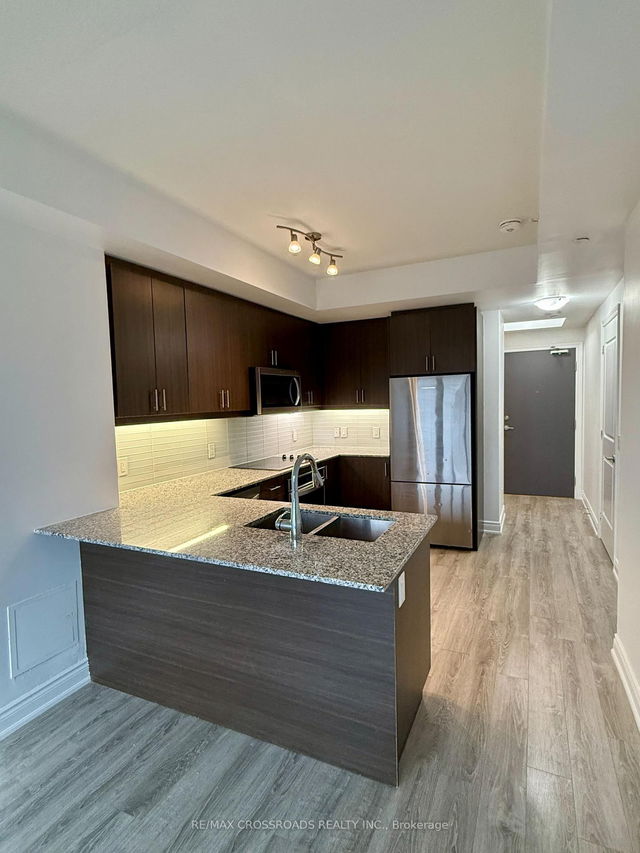 203 - 9618 Yonge Street