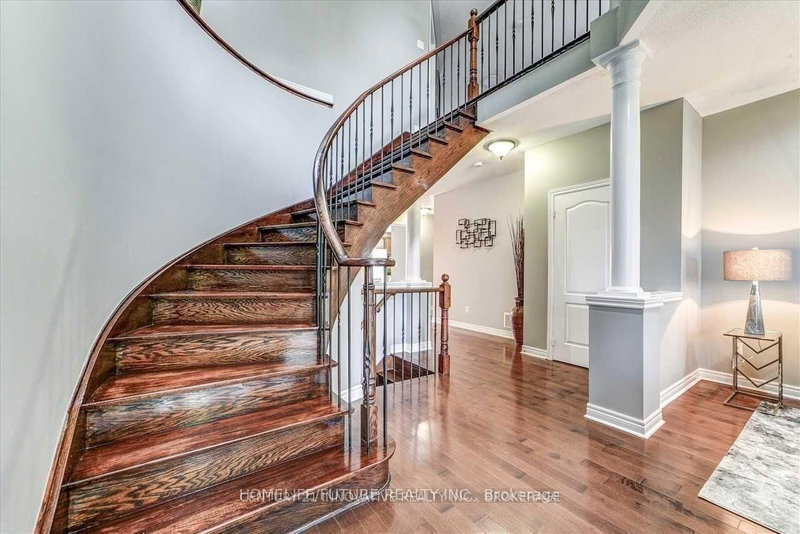 23 Oakborough Dr, Markham, L6B 0H3 | Image 2