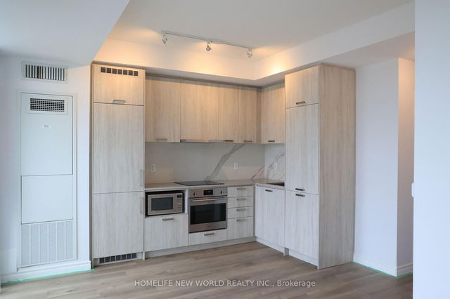 1703 - 38 Honeycrisp Crescent
