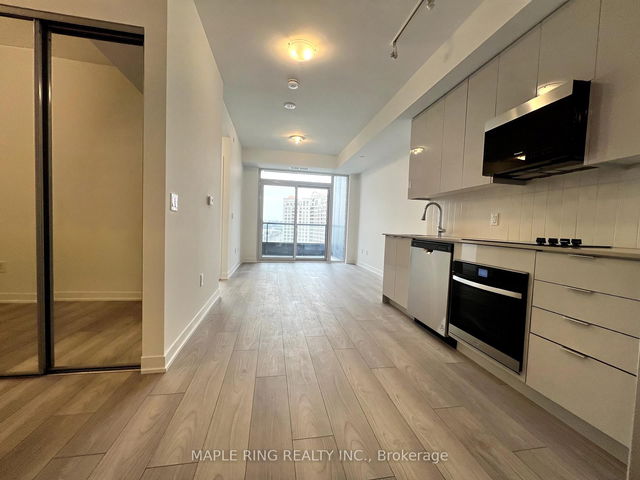 927 - 498 Caldari Road