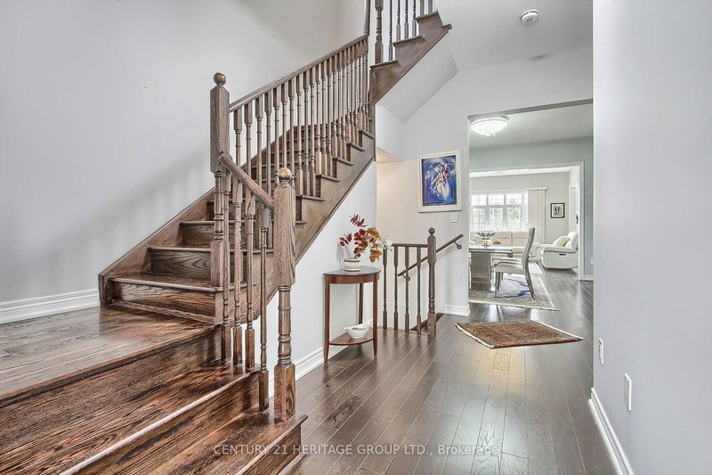 71 Woodhaven Ave, Aurora, L4G 3Y2 | Image 3