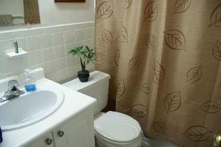 403 - 67 Richmond St, Richmond Hill, L4C3Y3 | Image 2