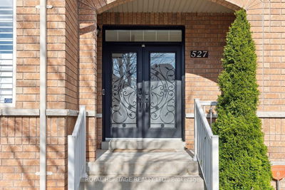 527 Country Glen Rd, Markham - Cornell image-0-4