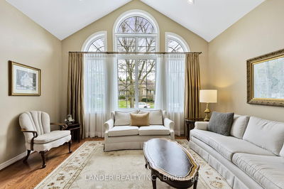 100 Colonel Wayling Blvd, East Gwillimbury - Sharon image-0-4