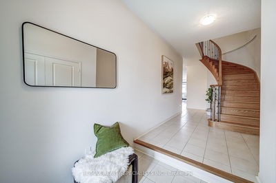 94 Fortis Cres, Bradford West Gwillimbury - Bradford image-0-2