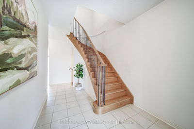 94 Fortis Cres, Bradford West Gwillimbury - Bradford image-0-4