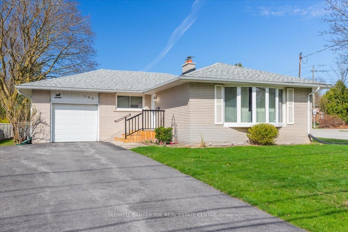Detached House for sale at 102 Park Avenue, Newmarket, Central Newmarket, L3Y 1T7 - MLS: N12131728