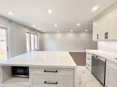 30 William Honey Cres, Markham - Middlefield image-0-4