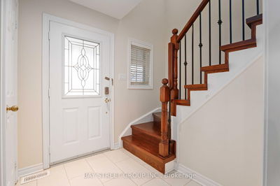 25 Maple Ridge Cres, Markham - Greensborough image-0-3