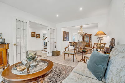 38 Baycroft Lane, Aurora - Aurora Heights image-0-4