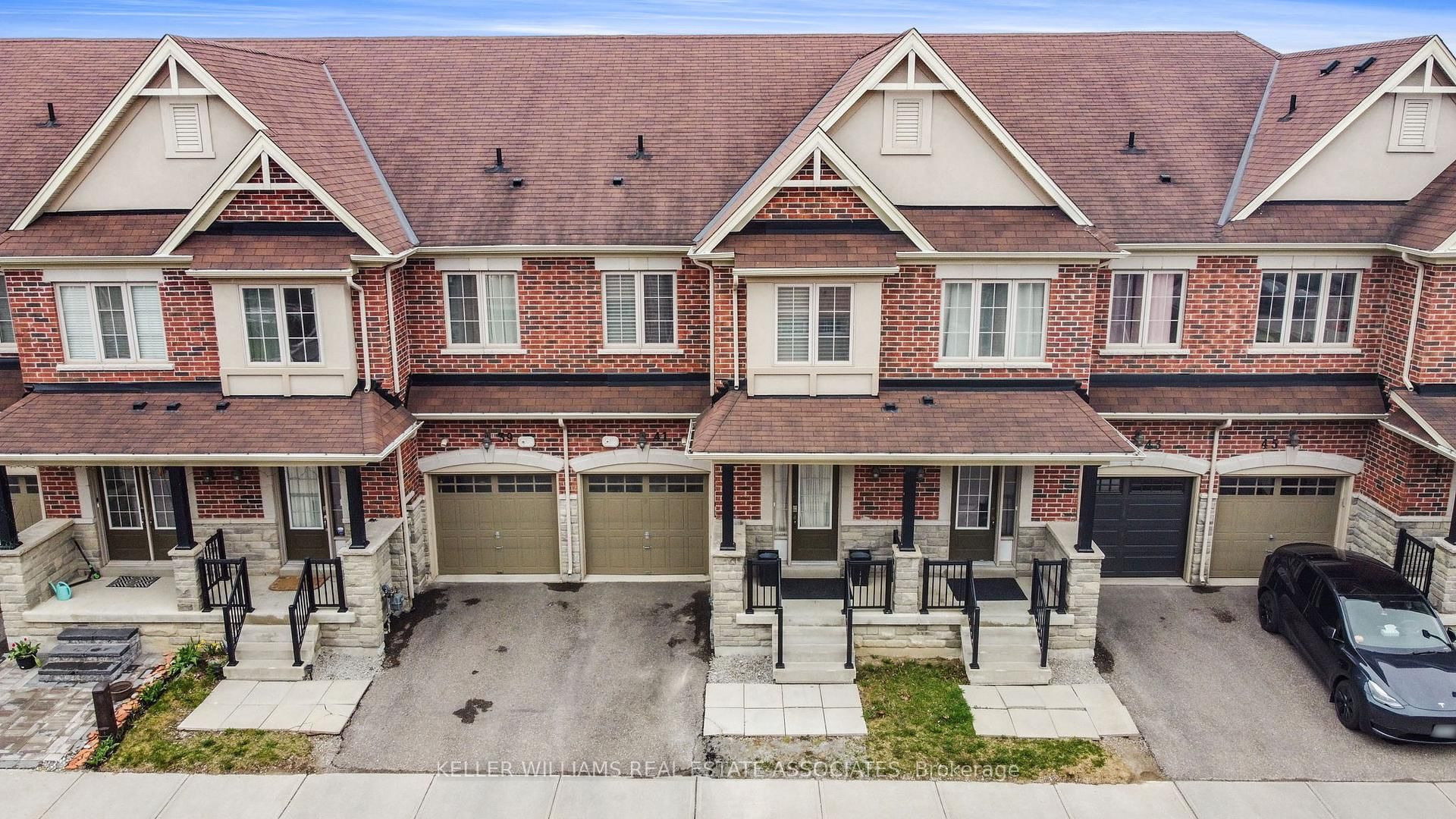 41 Mazarine Lane, Richmond Hill | For Sale @ $1,099,000