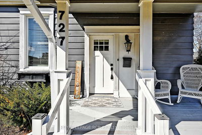 727 Lowell Ave, Newmarket - Gorham-College Manor image-0-2