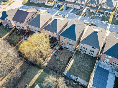 61 Gibson Circ, Bradford West Gwillimbury - Bradford image-0-2