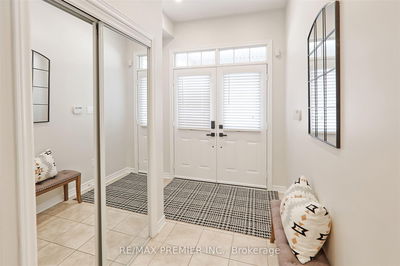 40 Lady Loretta Lane, Vaughan - Patterson image-0-2