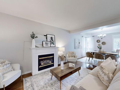 116 Woodroof Cres, Aurora - Bayview Wellington image-0-3