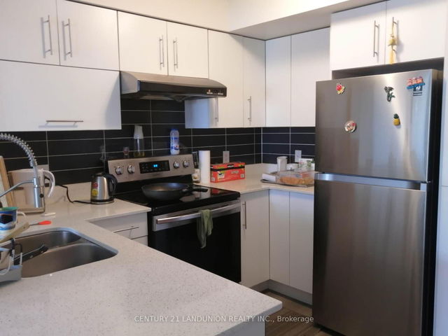915 - 233 South Park Road