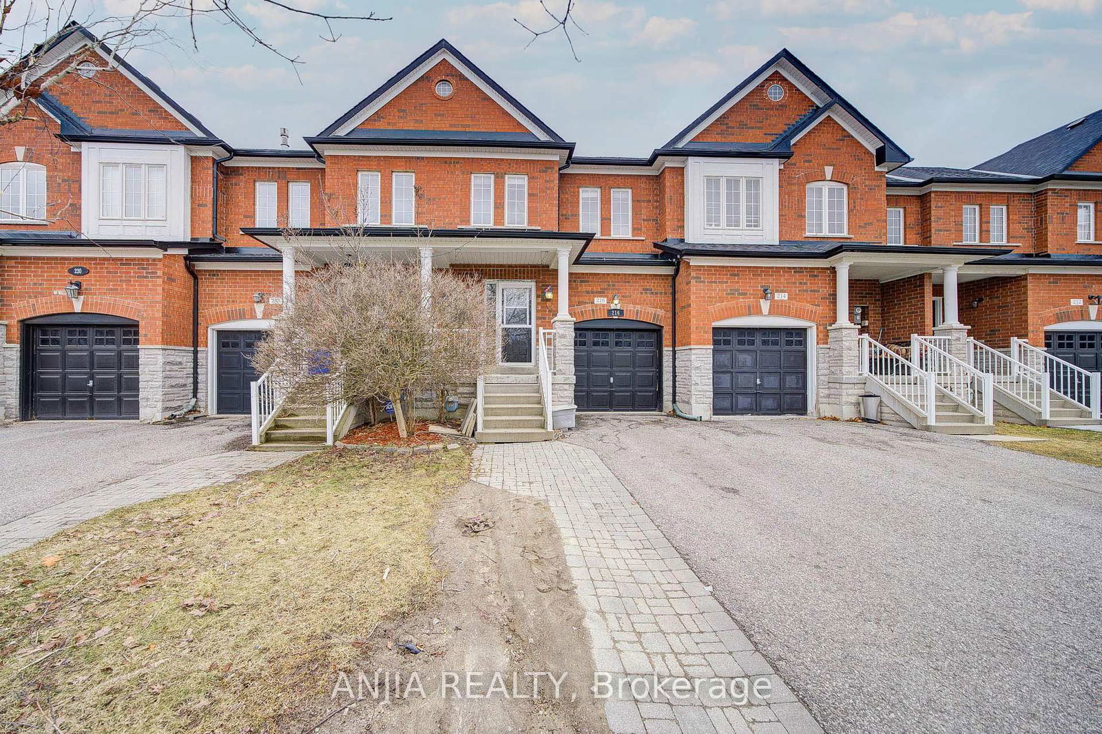 Townhouse for sale at 216 Zokol Drive, Aurora, Bayview Northeast, L4G 0B8 - MLS: N12135367
