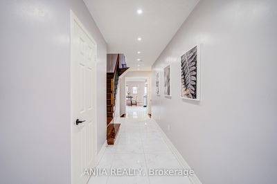 216 Zokol Dr, Aurora - Bayview Northeast image-0-3