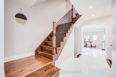 216 Zokol Dr, Aurora - Bayview Northeast image-0-4