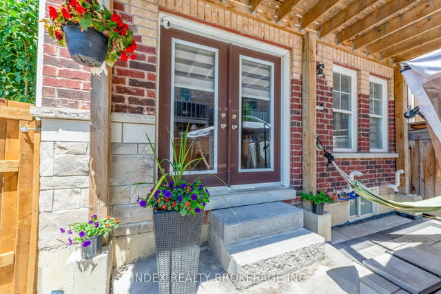 26 - 10 Porter Avenue
