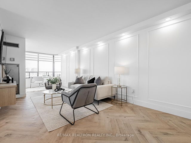 1611 - 7420 Bathurst Street