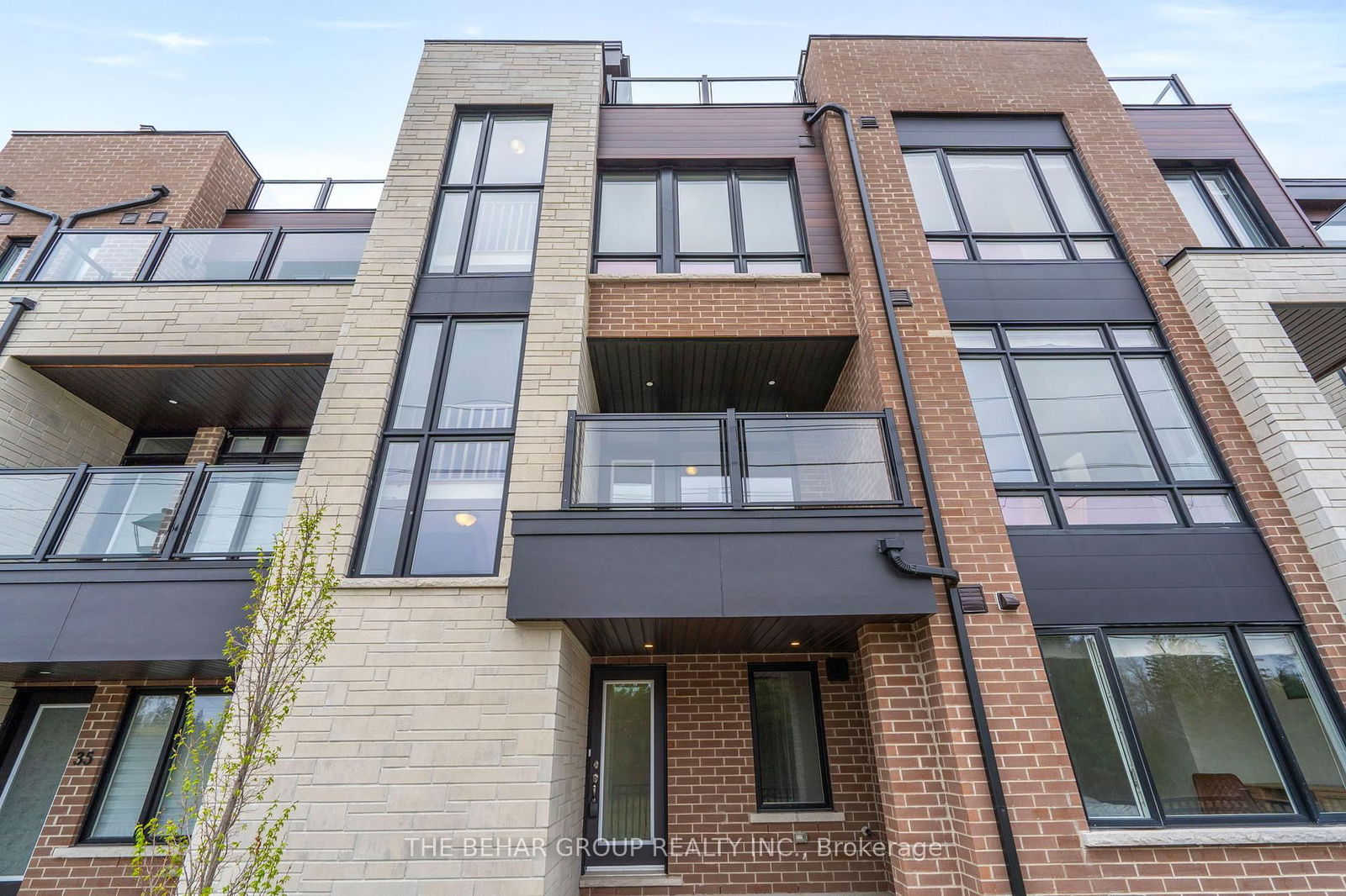 Townhouse for sale at 33 Credit Lane, Richmond Hill, Jefferson, L4E 1G9 - MLS: N12136897