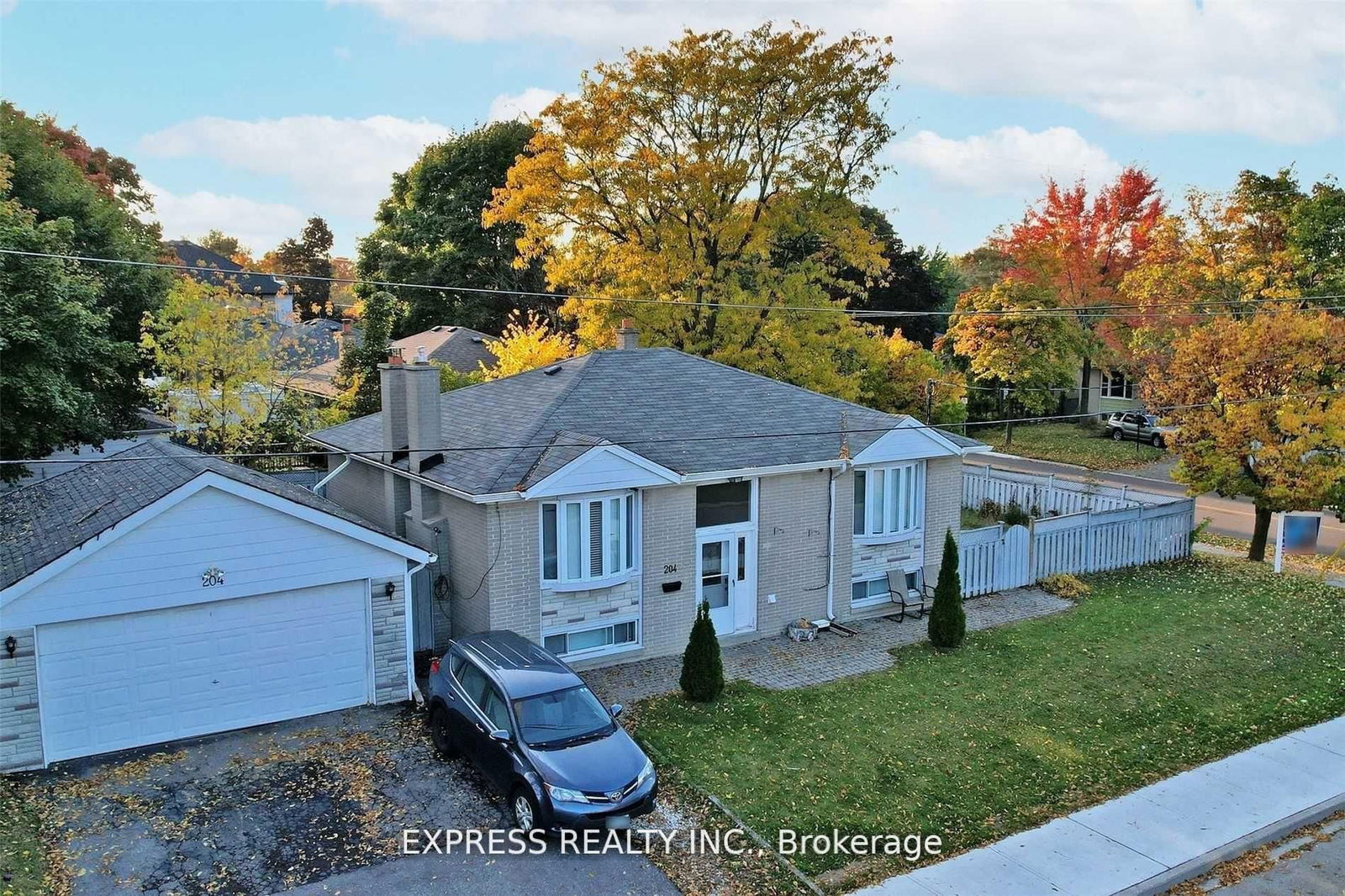 Detached House for lease at 208 Alverna Road, Richmond Hill, Crosby, L4C 3M5 - MLS: N12136997