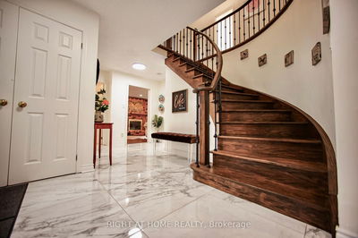 42 William St, East Gwillimbury - Sharon image-0-4
