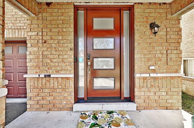 908 Oaktree Cres, Newmarket - Summerhill Estates image-0-1