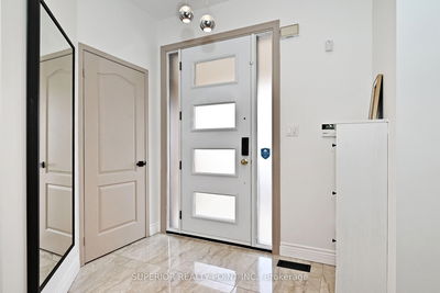908 Oaktree Cres, Newmarket - Summerhill Estates image-0-2