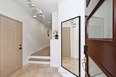 908 Oaktree Cres, Newmarket - Summerhill Estates image-0-4