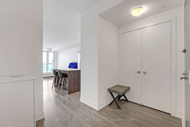 1616 - 9471 Yonge Street