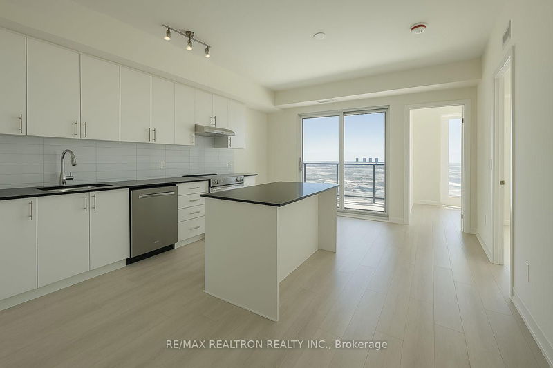 home for lease on 1521-8960 Jane Street