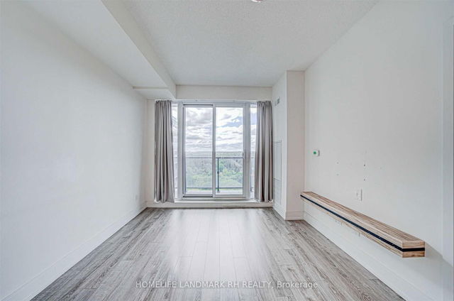1607 - 9600 Yonge Street