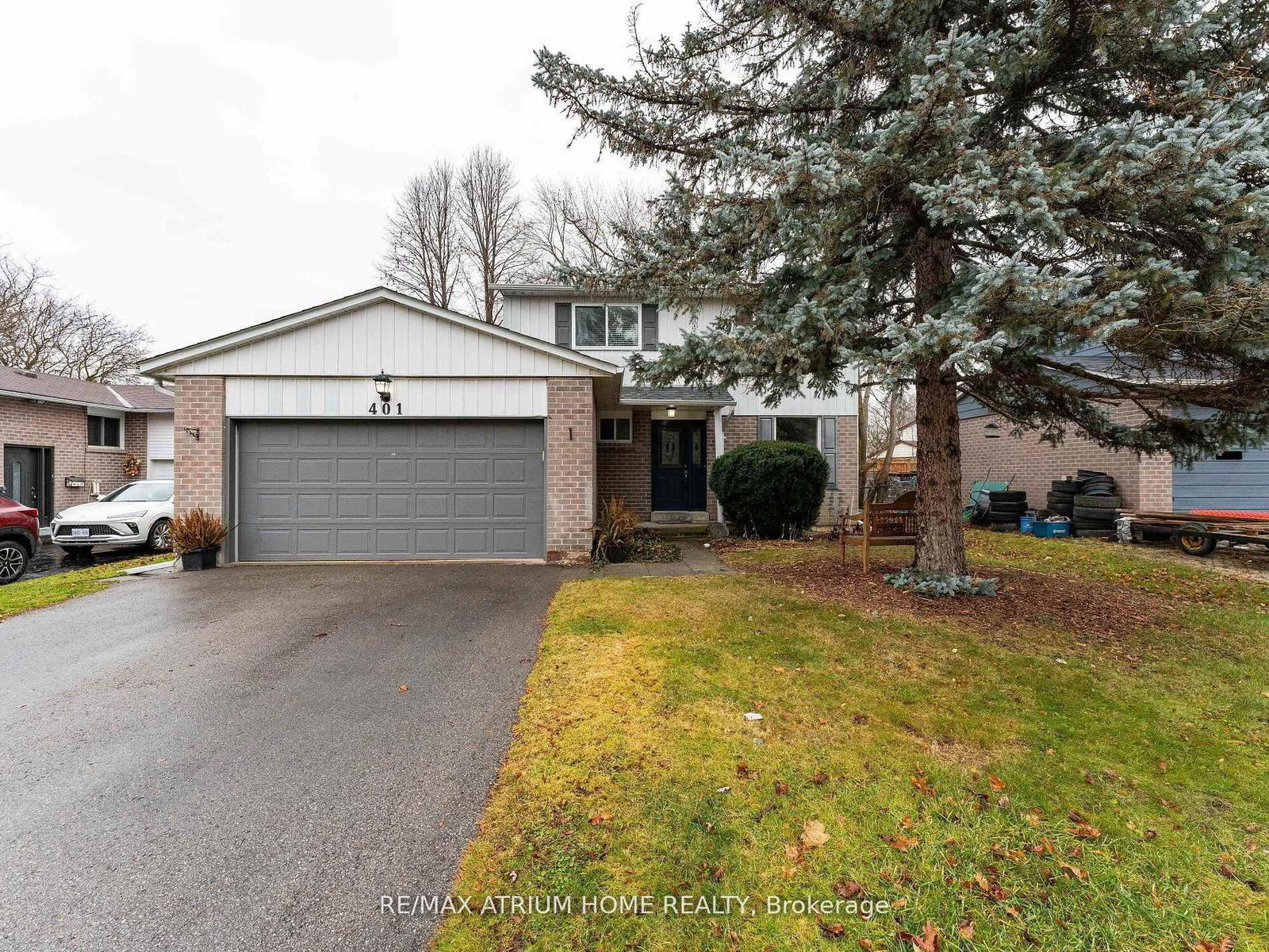 Detached House for sale at 401 Borden Avenue, Newmarket, Central Newmarket, L3Y 5C1 - MLS: N12138747