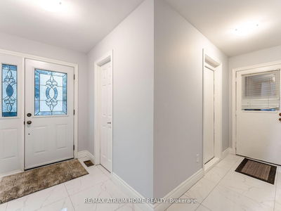 401 Borden Ave, Newmarket - Central Newmarket image-0-4