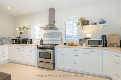 579 Pearson St, Newmarket - Gorham-College Manor image-0-1