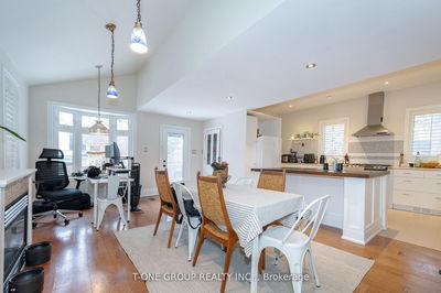 579 Pearson St, Newmarket - Gorham-College Manor image-0-3