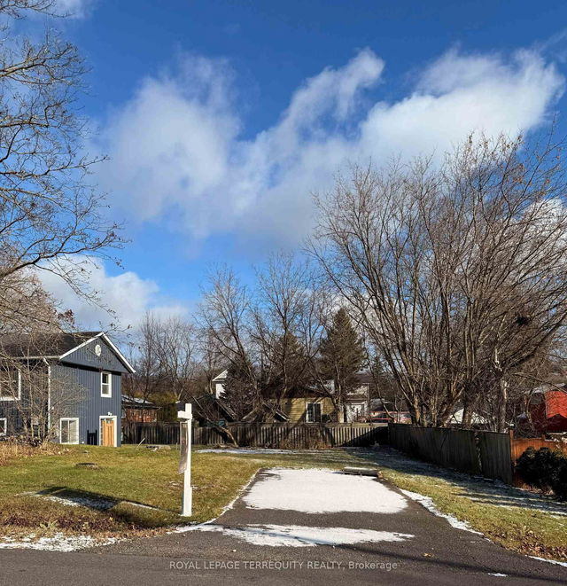 27 Elmvale Boulevard