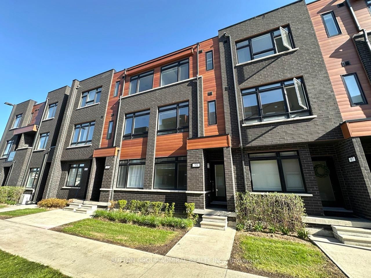 Townhouse for lease at 98-370D Red Maple Road, Richmond Hill, Langstaff, L4C 6P5 - MLS: N12139085