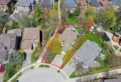 353 Meegan Crt, Newmarket - Summerhill Estates image-0-4