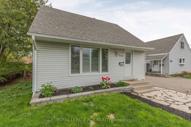 273 Rogers Rd, Newmarket - Central Newmarket image-0-0