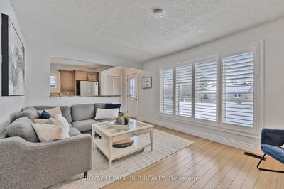 273 Rogers Rd, Newmarket - Central Newmarket image-0-4