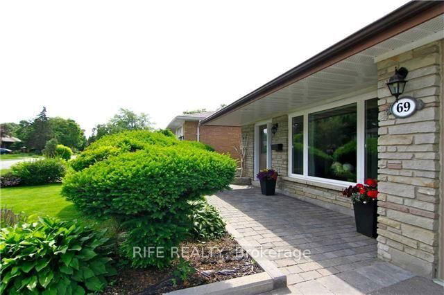 69 Fred Varley Drive