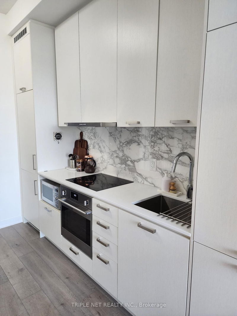 Unit 1205 — 10 honeycrisp Cres, Vaughan - Concord image-0-0